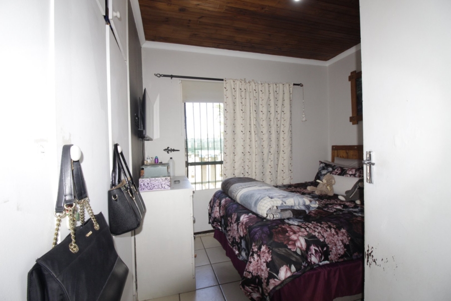6 Bedroom Property for Sale in Wavecrest Eastern Cape